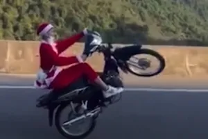 Bốc đầu xe, một ‘ông già Noel’ ở Thái Nguyên bị khởi tố