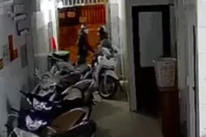 Hà Nội: Công an xác minh clip cô gái trẻ bị sàm sỡ ở khu nhà trọ