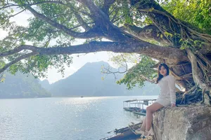 Vẻ đẹp 'hút hồn' của hồ nước ngọt lớn nhất Việt Nam