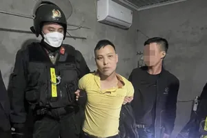 Bắt giữ nghi phạm giết người ở đám cưới rồi lẩn trốn trong hang núi