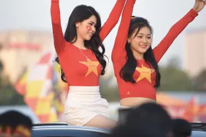 Đường vào Mỹ Đình kẹt cứng CĐV trước trận chung kết Việt Nam - Thái Lan