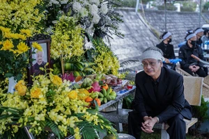 Nghẹn ngào tiễn đưa nữ danh cầm piano đầu tiên của Việt Nam về với đất mẹ