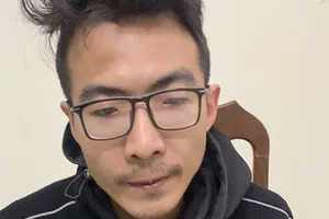 Dùng con trai để đe dọa nhằm cưỡng đoạt tiền của bà nội