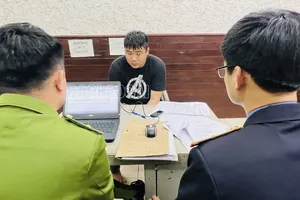 Khởi tố nam thanh niên hất văng CSGT về tội giết người 