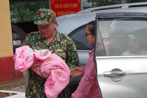 Biên phòng bắt nhóm người mua bán trẻ em qua biên giới