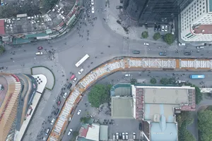 Cận cảnh cây cầu vượt hình chữ C duy nhất ở Hà Nội sắp hoàn thành