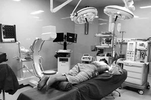 Nam thanh niên suýt liệt 2 chân vì tập gym quá sức