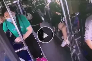 Tài xế, phụ xe buýt khống chế kẻ trộm móc túi hành khách