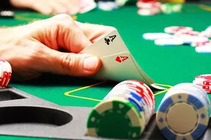 Bắt quả tang nhóm golfer chơi poker trong khách sạn