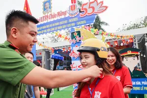 Sinh viên Học viện Cảnh sát hào hứng trong hội trại 'tiếp lửa truyền thống'