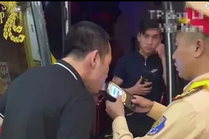 Dương tính với ma tuý, tài xế khai do uống rượu ngâm quả thuốc phiện