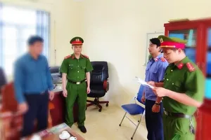 Một hiệu trưởng bị bắt vì dâm ô 2 nữ sinh lớp 9
