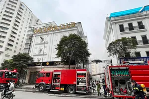 Cháy quán karaoke 5 tầng ở Hà Nội