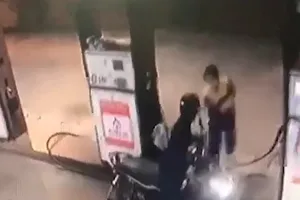 Khởi tố người giật tiền của nhân viên cây xăng