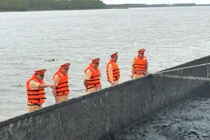 Tận thu than trái phép dưới hình thức nạo vét bùn ở Quảng Ninh