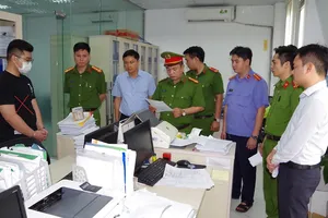 Nhân viên ngân hàng cho vay lãi nặng, thuê giang hồ siết nợ