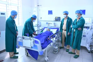 Bộ Công an thăm hỏi CSGT bị đâm trọng thương khi làm nhiệm vụ