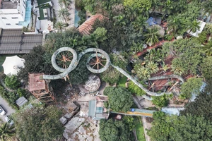 Hà Nội tháo dỡ công trình vi phạm trong công viên Tuổi trẻ