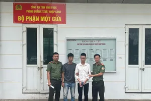 Bắt bị can truy nã đang làm hộ chiếu để trốn ra nước ngoài