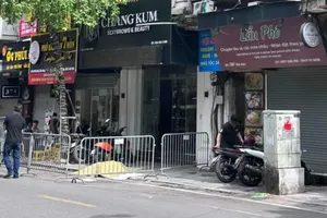 Người đàn ông tử vong nghi rơi từ tầng cao xuống đất