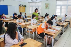 Hình ảnh 116.000 thí sinh ở Hà Nội đi làm thủ tục dự thi vào lớp 10