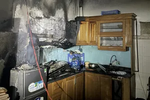 Cứu thoát 5 người trong đám cháy lúc rạng sáng