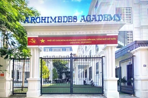 Thêm một học sinh của trường tiểu học bị ‘bỏ quên’ trên ô tô 