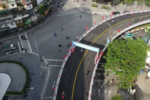Hình ảnh cầu vượt chữ C duy nhất ở Hà Nội từ trên cao trong ngày đầu thông xe