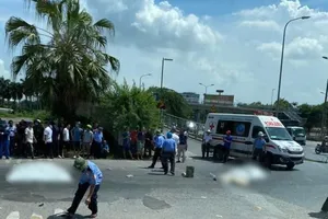 Va chạm với xe tải, 3 người trên xe máy tử vong