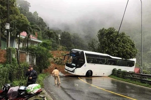 Chạy đua với thời gian để tìm kiếm cứu nạn trong vụ sạt lở ở đèo Bảo Lộc
