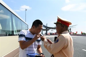 Gần 2.300 tài xế vi phạm nồng độ cồn trong ngày 2-9