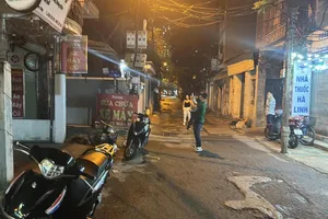 Đang đi tập thể dục, một phụ nữ bị giật dây chuyền