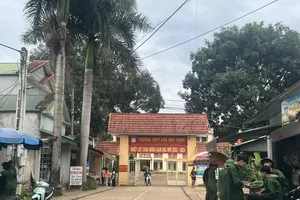 Bắt khẩn cấp nhân viên bếp nghi bỏ độc vào thức ăn của học sinh