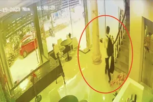 Hà Nội: Truy tìm nghi phạm trộm cắp tại khu đô thị Văn Khê