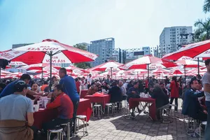 Hà Nội: Hàng ngàn người đội nắng tham dự lễ hội ẩm thực