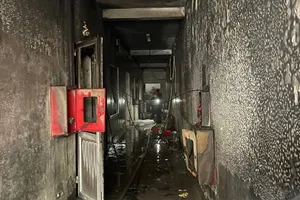 Cảnh sát kịp thời cứu 3 người trong đám cháy xưởng sản xuất thuốc thú y