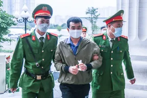 Các bị cáo trong đại án Việt Á đã đến tòa, bắt đầu ngày xét xử thứ 2 