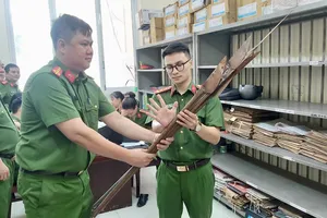 Công an Hà Nội thu hồi hàng nghìn vũ khí, vật liệu nổ và công cụ hỗ trợ 