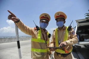 CSGT sẽ sử dụng mô tô tuần tra xử lý người quay đầu xe, rẽ... nhằm tránh đo nồng độ cồn