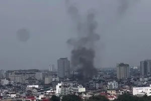 Cảnh sát kịp thời khống chế đám cháy tại ngôi nhà 5 tầng ở Hà Nội