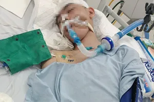 Vụ nam sinh lớp 8 bị đánh chấn thương sọ não: Dấu hiệu của tội gì?