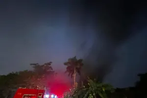 Hà Nội: Cháy lớn kho phụ kiện đồ gỗ nội thất 