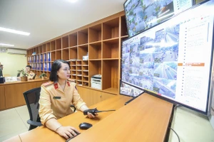 Bên trong phòng tiếp nhận, xử lý vi phạm qua tin nhắn của CSGT Hà Nội