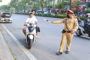 Trong nửa tháng, 5 tổ công tác đặc biệt Công an Hà Nội phạt 1,3 tỉ đồng