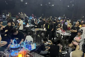Phát hiện 15 người dương tính với ma túy trong quán bar A Plus ở Hà Nội