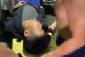 Hà Nội: Sập tường nhà, 2 người bị thương