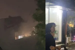 Hà Nội: Cháy cửa hàng kinh doanh thảm 