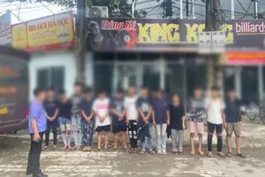 20 thanh thiếu niên chạy xe lạng lách, đánh võng... gây tai nạn cho người đi đường