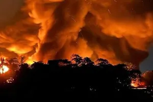 Cháy nhà máy bao bì ở Vĩnh Phúc trong đêm