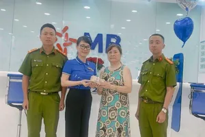 Nhân viên ngân hàng giúp cụ bà tránh bị lừa đảo mất 100 triệu đồng